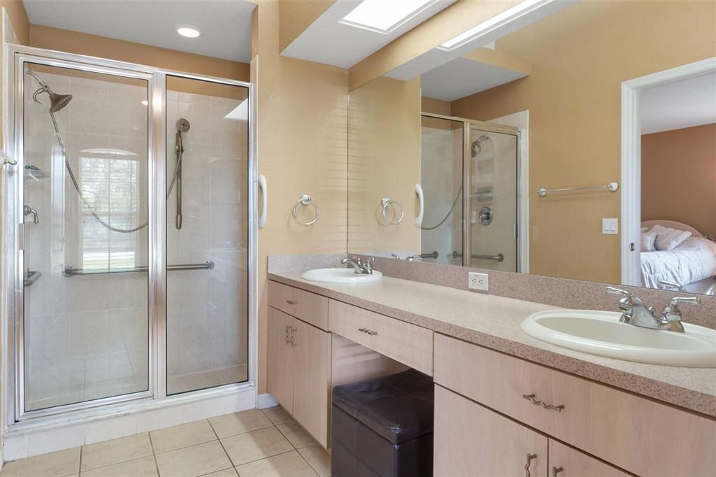 For Sale: $327,500 (4 beds, 2 baths, 1762 Square Feet)
