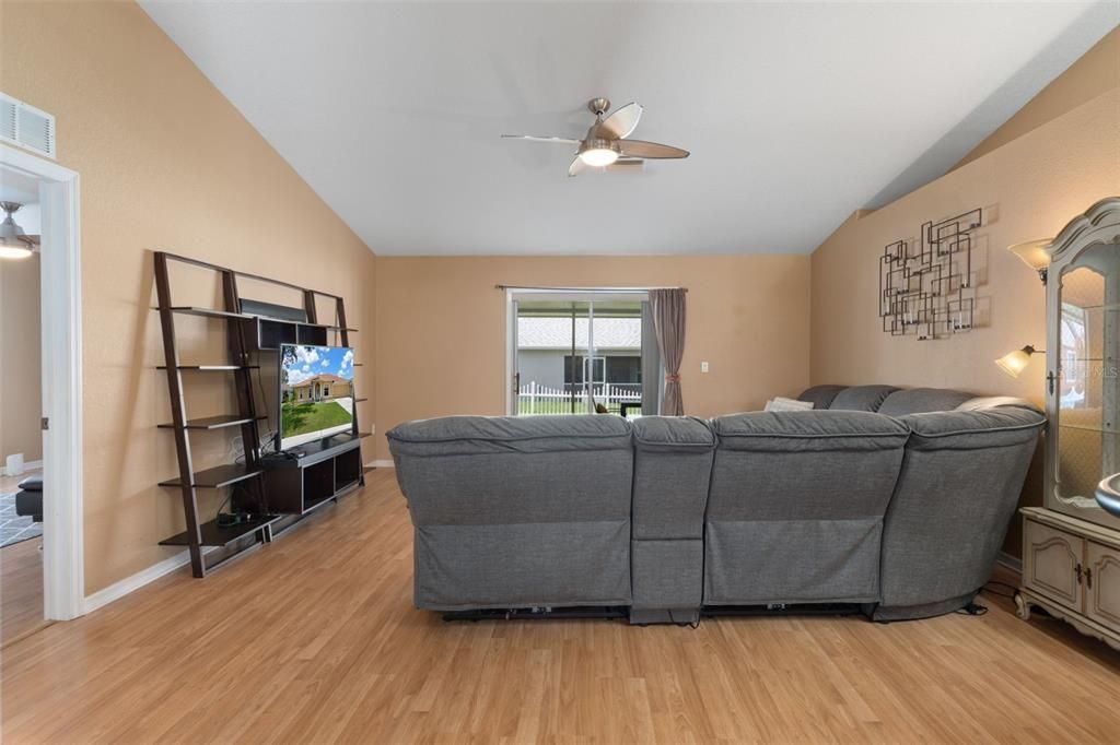 For Sale: $327,500 (4 beds, 2 baths, 1762 Square Feet)