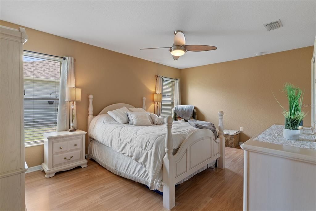 For Sale: $327,500 (4 beds, 2 baths, 1762 Square Feet)