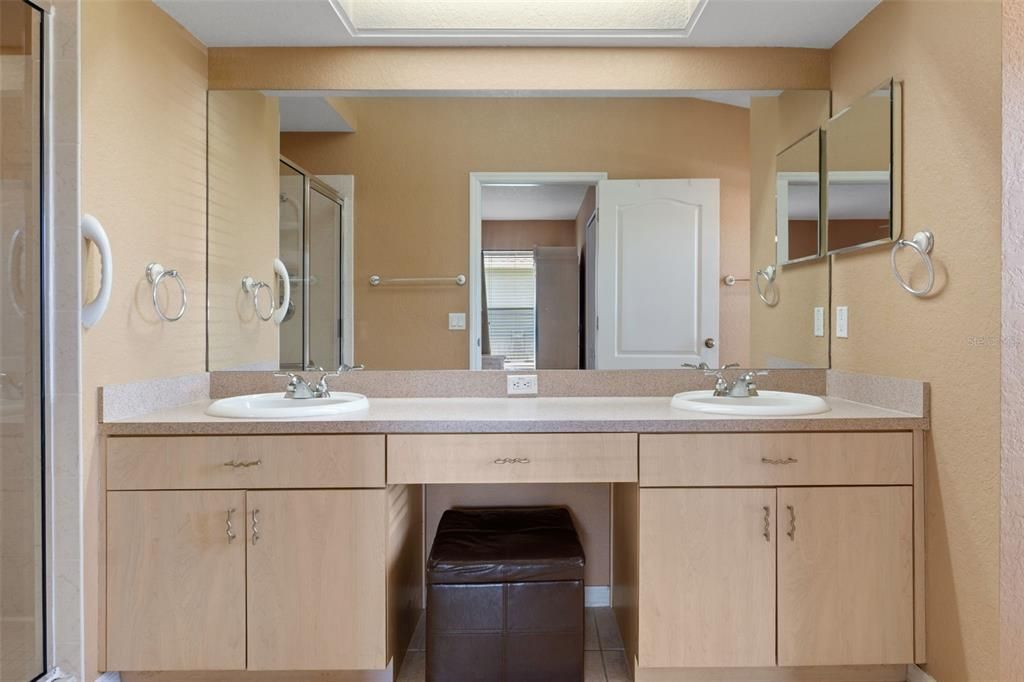 For Sale: $327,500 (4 beds, 2 baths, 1762 Square Feet)