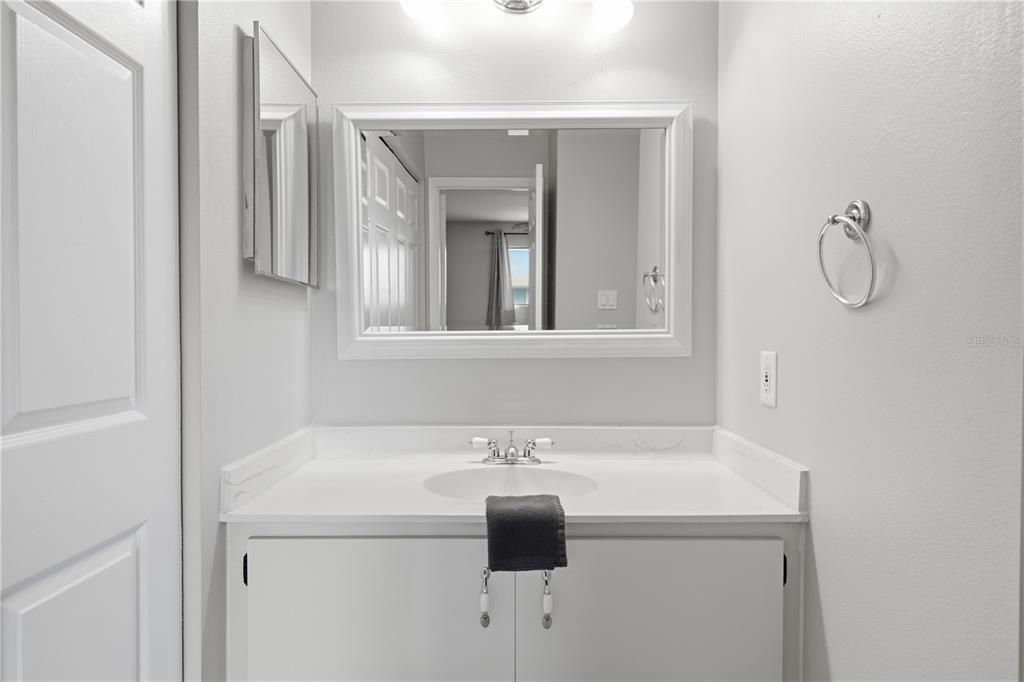 For Sale: $146,000 (2 beds, 2 baths, 948 Square Feet)
