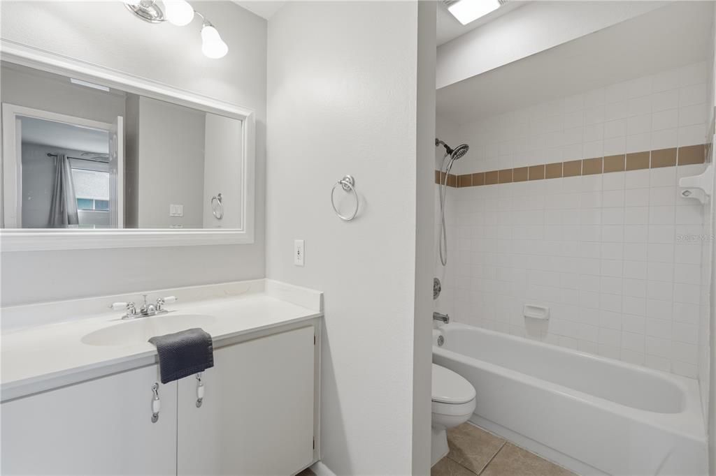 For Sale: $146,000 (2 beds, 2 baths, 948 Square Feet)