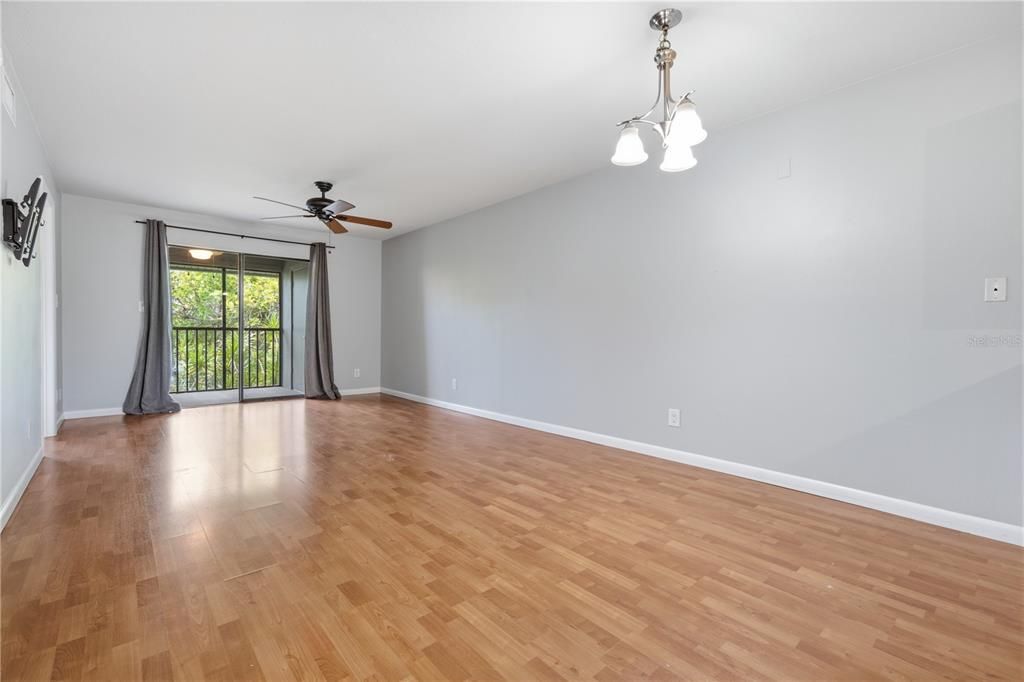 For Sale: $146,000 (2 beds, 2 baths, 948 Square Feet)
