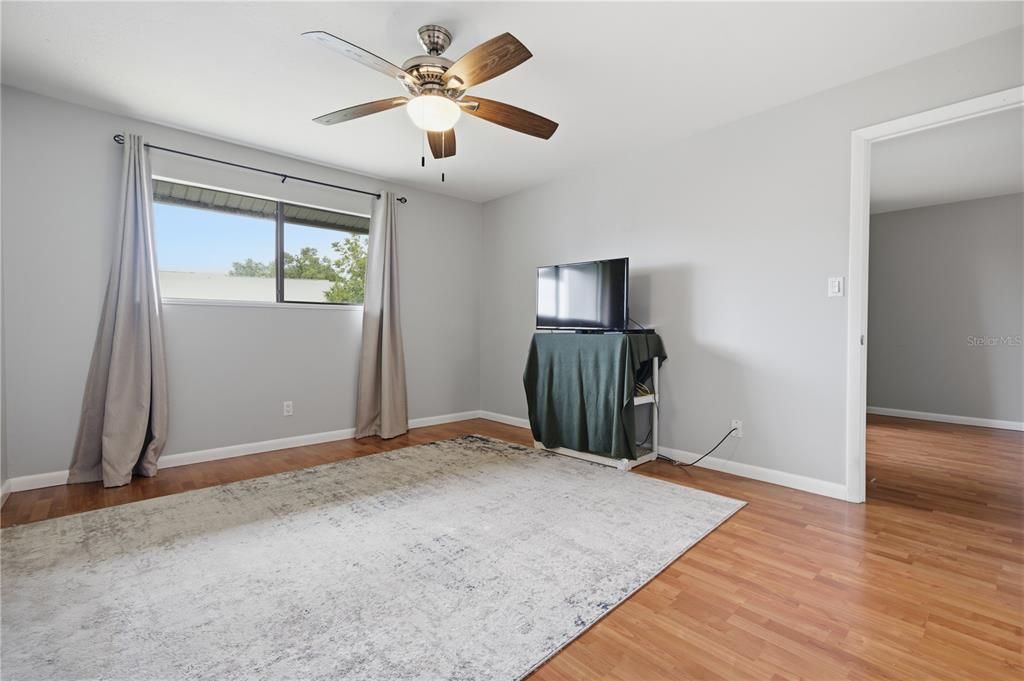 For Sale: $146,000 (2 beds, 2 baths, 948 Square Feet)