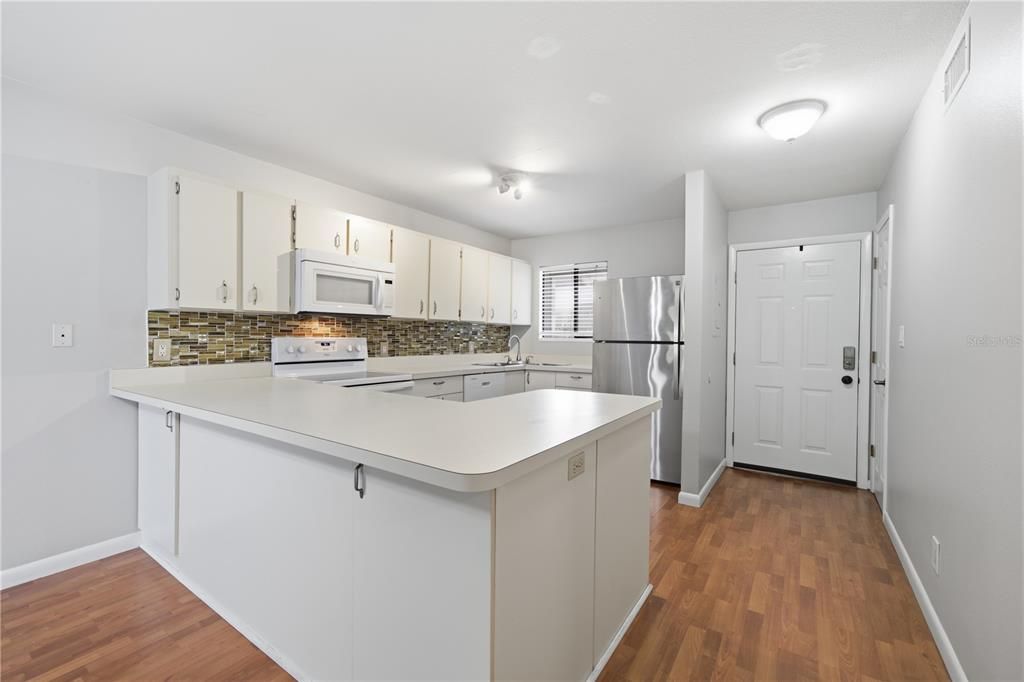 For Sale: $146,000 (2 beds, 2 baths, 948 Square Feet)