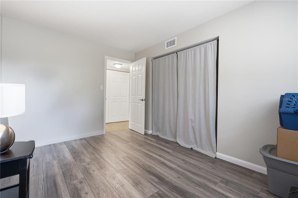 For Sale: $146,000 (2 beds, 2 baths, 948 Square Feet)