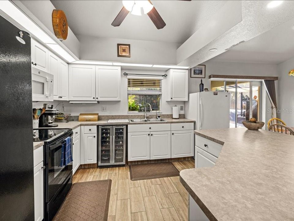For Sale: $355,000 (3 beds, 2 baths, 1718 Square Feet)