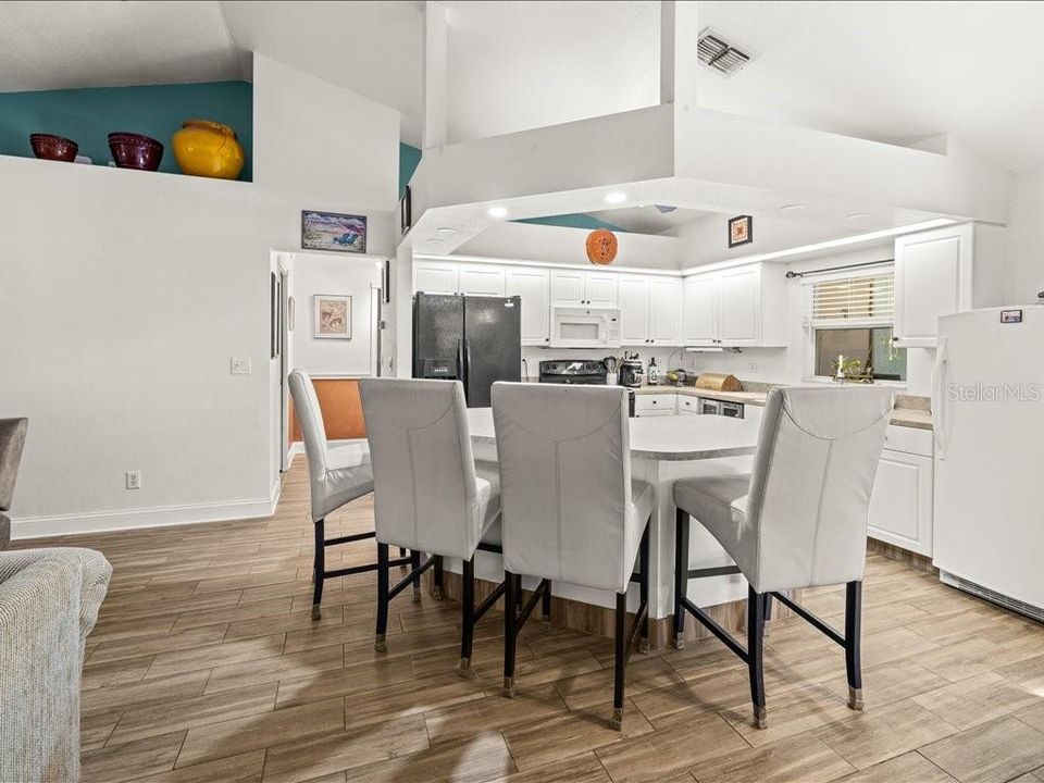 For Sale: $355,000 (3 beds, 2 baths, 1718 Square Feet)