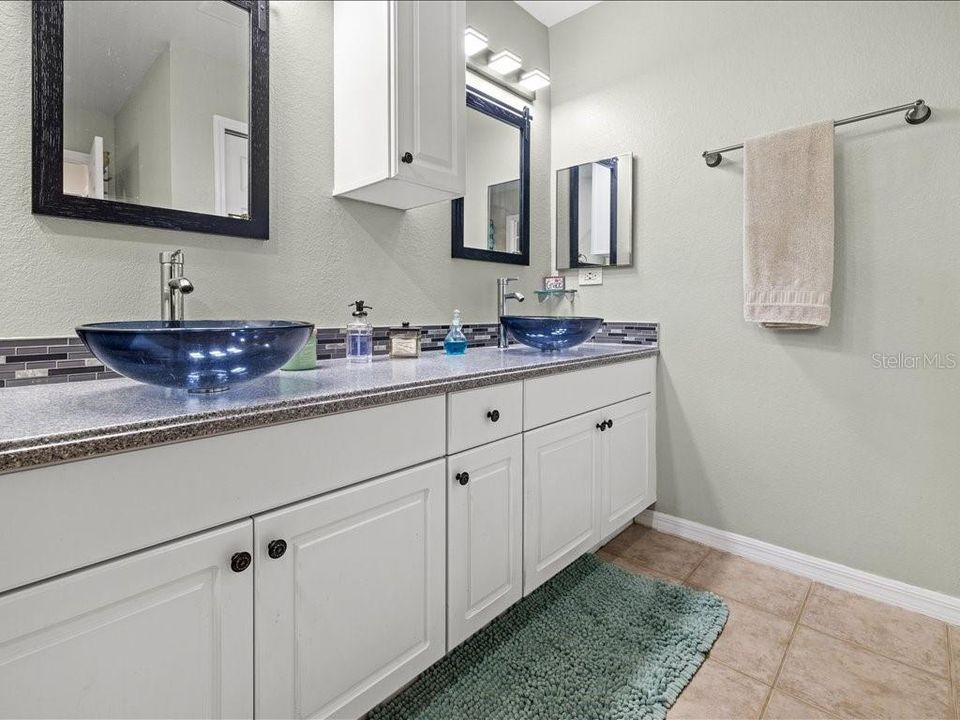 For Sale: $355,000 (3 beds, 2 baths, 1718 Square Feet)