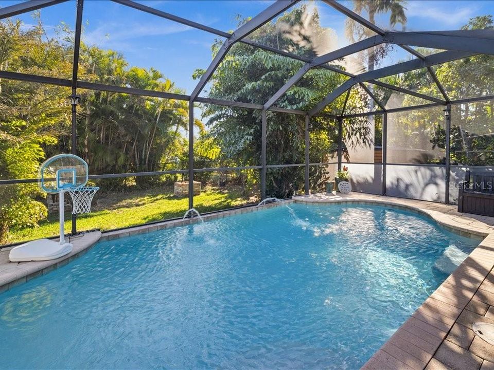 For Sale: $355,000 (3 beds, 2 baths, 1718 Square Feet)
