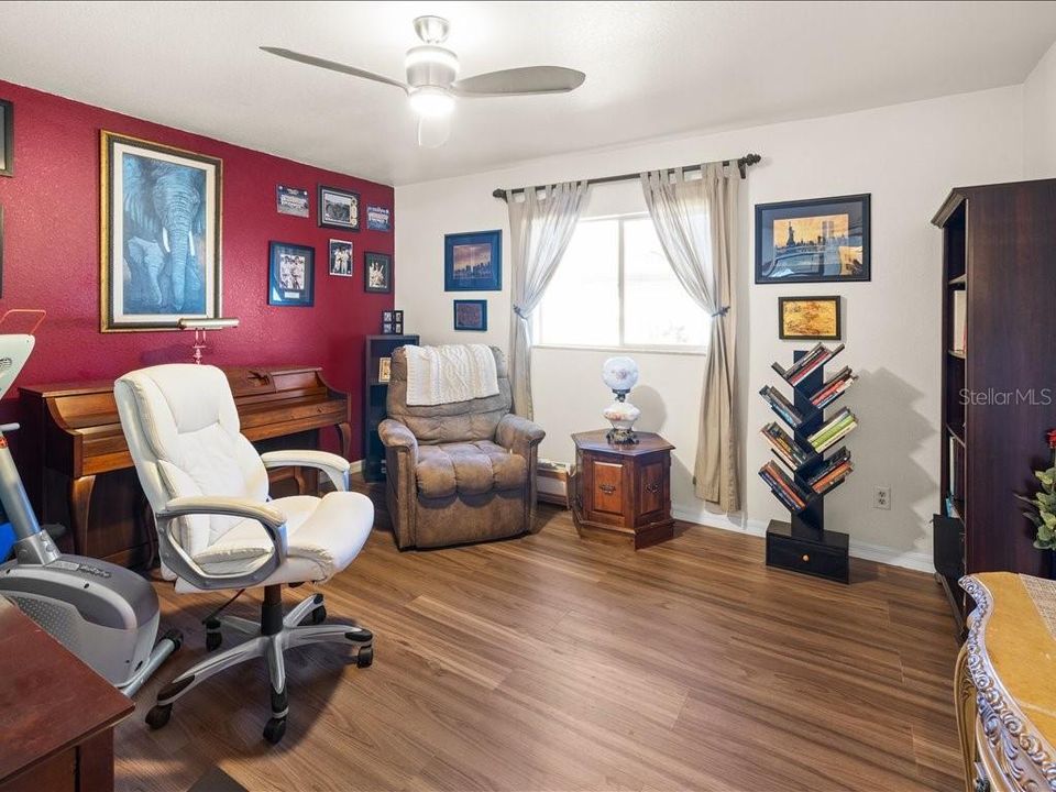 For Sale: $355,000 (3 beds, 2 baths, 1718 Square Feet)