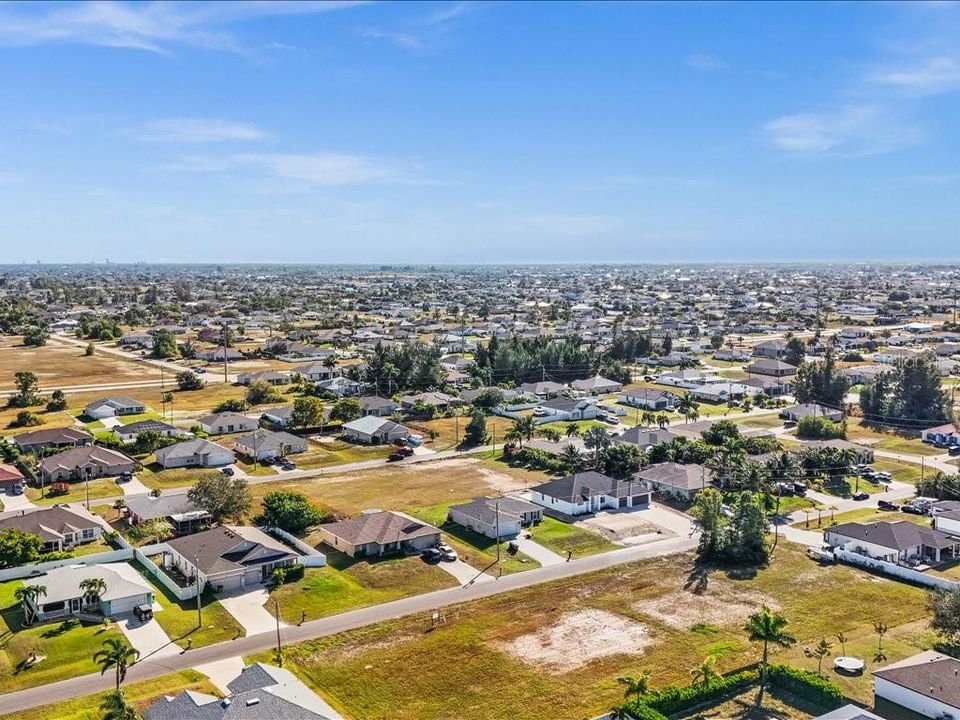 For Sale: $355,000 (3 beds, 2 baths, 1718 Square Feet)