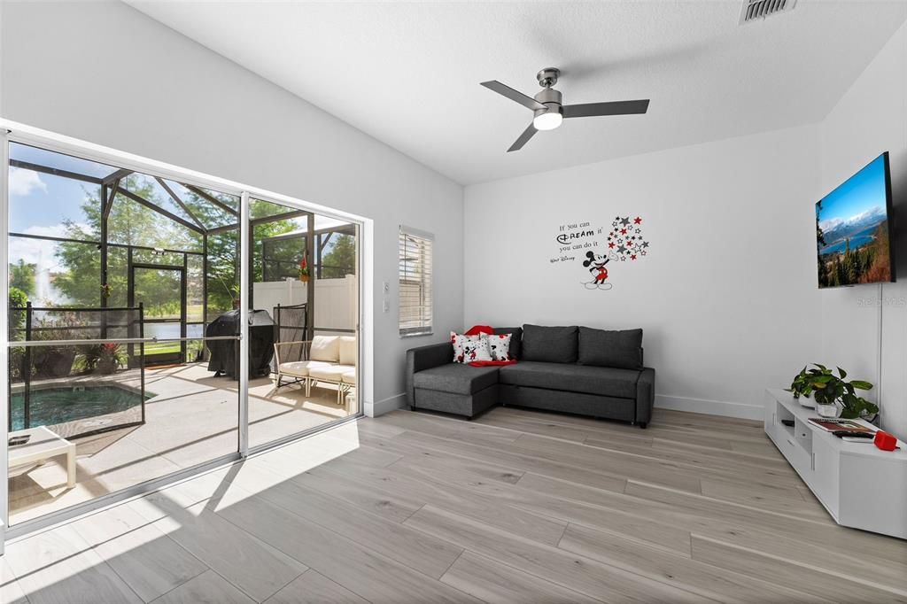 En Venta: $368,950 (4 camas, 3 baños, 1340 Pies cuadrados)