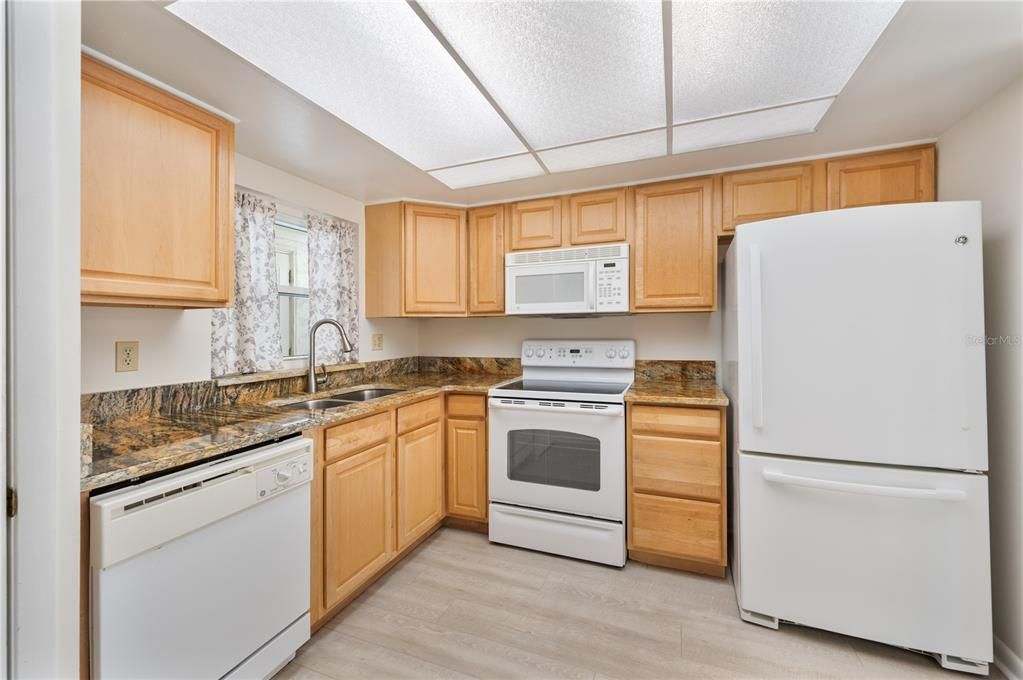 For Sale: $155,000 (2 beds, 2 baths, 1176 Square Feet)