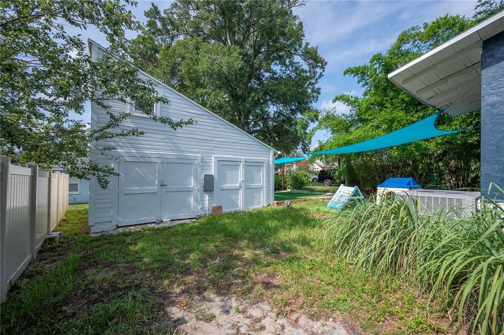 For Sale: $300,000 (2 beds, 1 baths, 1040 Square Feet)