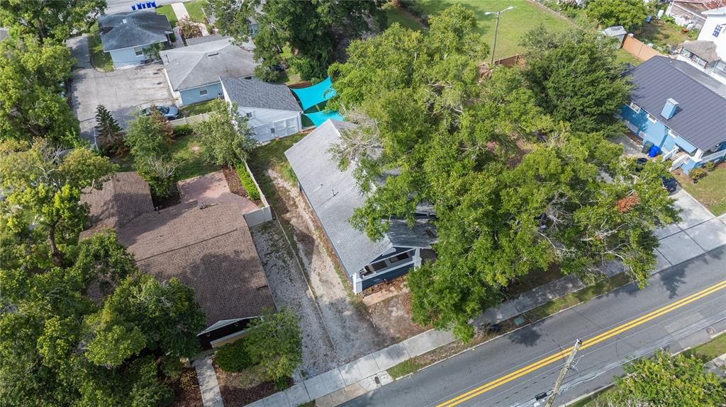 For Sale: $300,000 (2 beds, 1 baths, 1040 Square Feet)