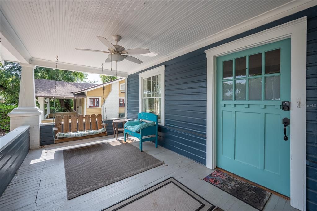 For Sale: $300,000 (2 beds, 1 baths, 1040 Square Feet)