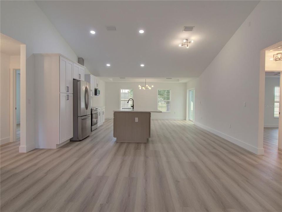 For Sale: $289,900 (3 beds, 2 baths, 1696 Square Feet)