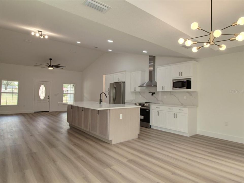 For Sale: $289,900 (3 beds, 2 baths, 1696 Square Feet)