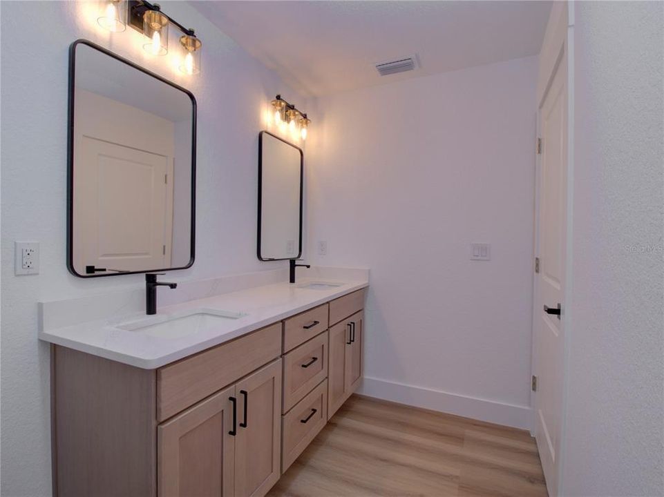 For Sale: $289,900 (3 beds, 2 baths, 1696 Square Feet)