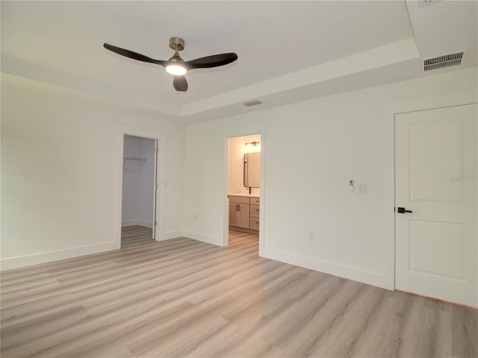For Sale: $289,900 (3 beds, 2 baths, 1696 Square Feet)