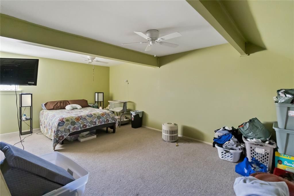 For Sale: $200,000 (3 beds, 3 baths, 1950 Square Feet)