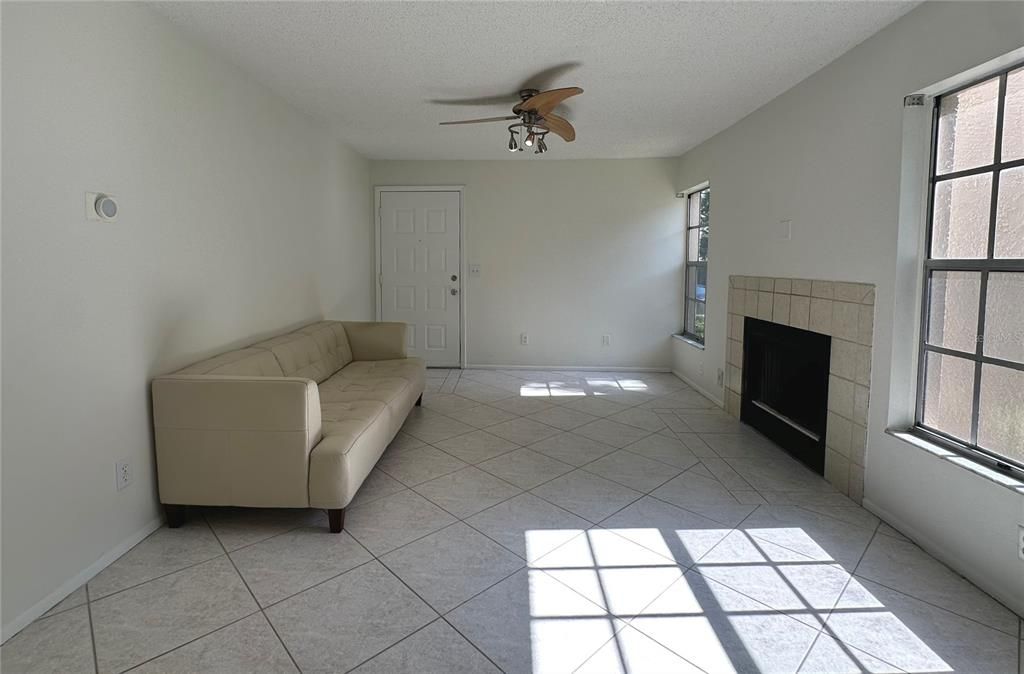 En Venta: $184,900 (2 camas, 2 baños, 900 Pies cuadrados)