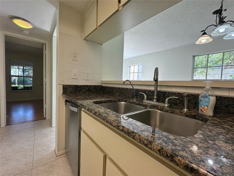 En Venta: $184,900 (2 camas, 2 baños, 900 Pies cuadrados)