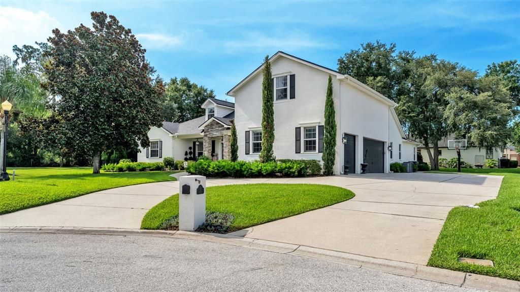 For Sale: $925,000 (5 beds, 3 baths, 3584 Square Feet)