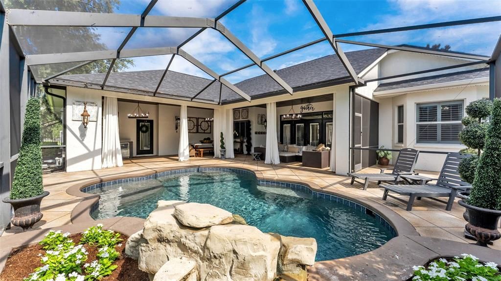For Sale: $925,000 (5 beds, 3 baths, 3584 Square Feet)