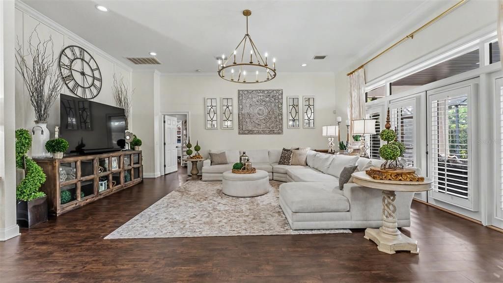 For Sale: $925,000 (5 beds, 3 baths, 3584 Square Feet)