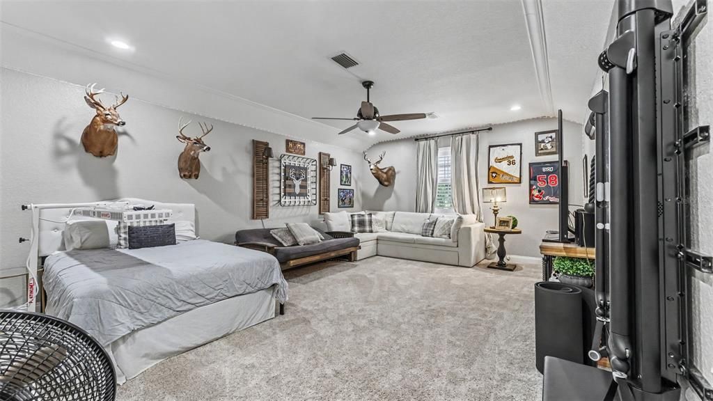For Sale: $925,000 (5 beds, 3 baths, 3584 Square Feet)