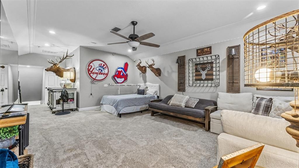 For Sale: $925,000 (5 beds, 3 baths, 3584 Square Feet)