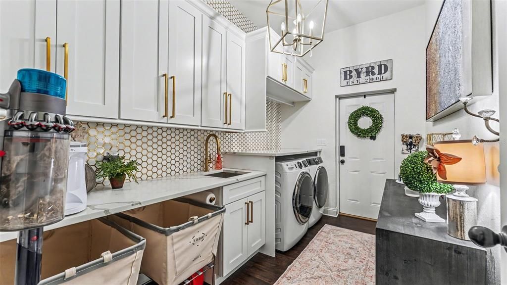 For Sale: $925,000 (5 beds, 3 baths, 3584 Square Feet)