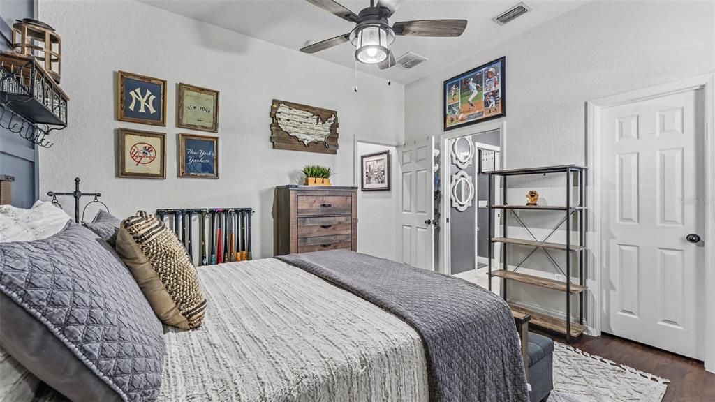 For Sale: $925,000 (5 beds, 3 baths, 3584 Square Feet)