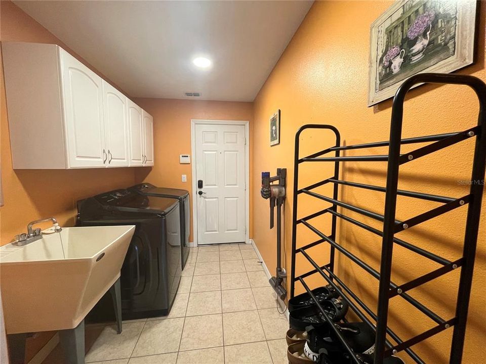 En Venta: $385,000 (3 camas, 2 baños, 2466 Pies cuadrados)