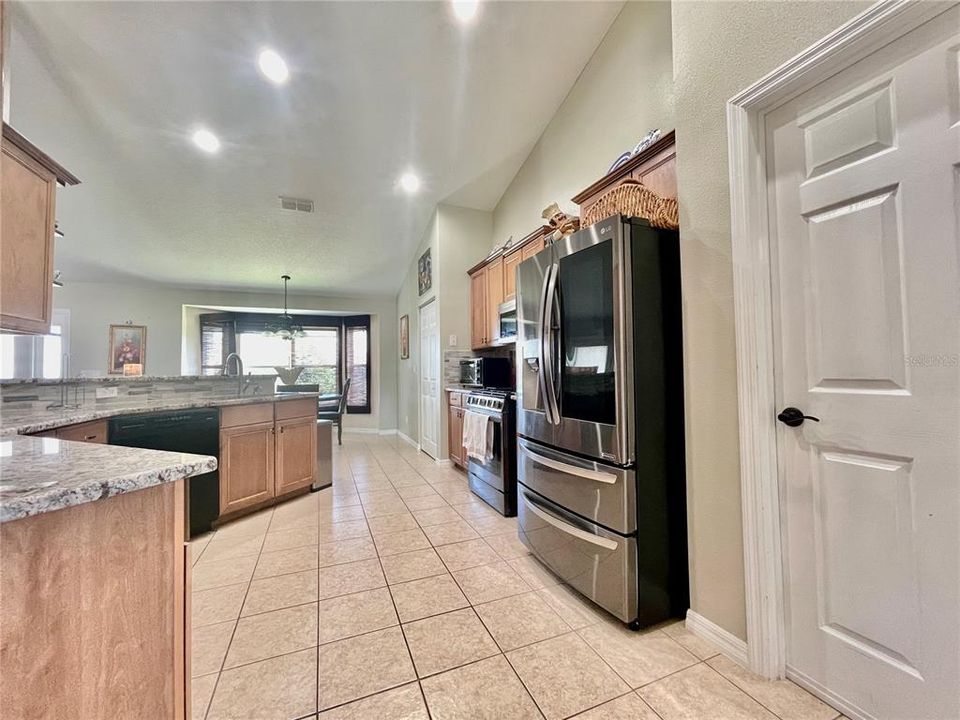En Venta: $385,000 (3 camas, 2 baños, 2466 Pies cuadrados)