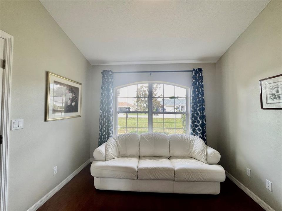 En Venta: $385,000 (3 camas, 2 baños, 2466 Pies cuadrados)