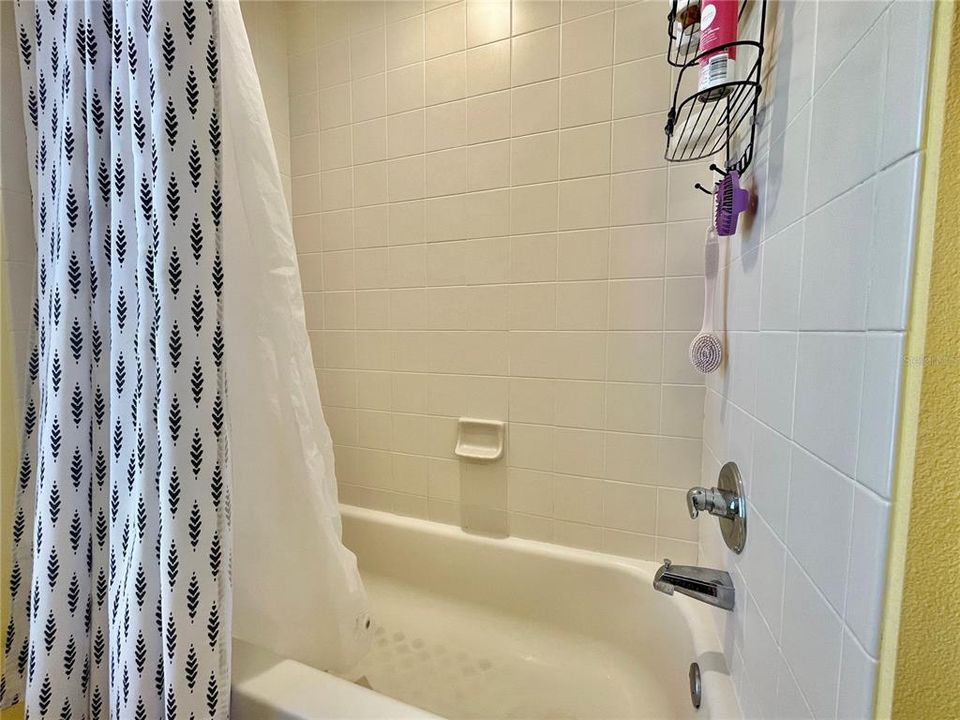 En Venta: $385,000 (3 camas, 2 baños, 2466 Pies cuadrados)