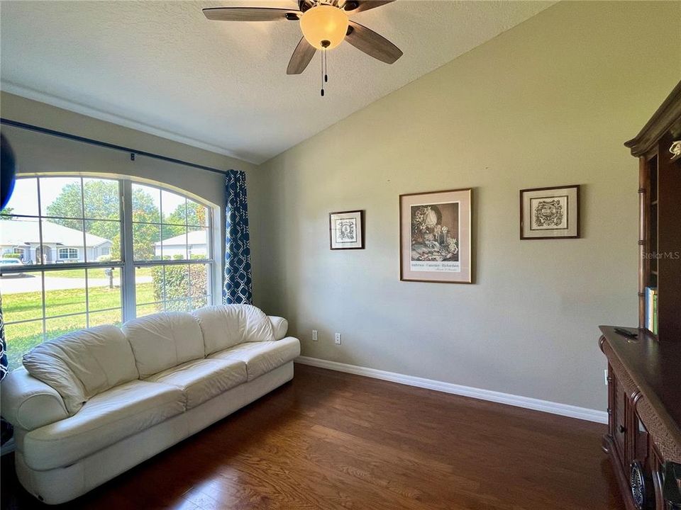 En Venta: $385,000 (3 camas, 2 baños, 2466 Pies cuadrados)