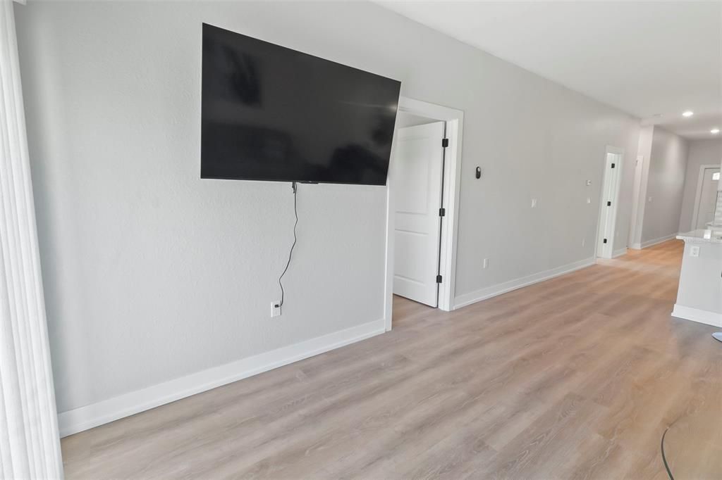 For Rent: $1,550 (6 beds, 4 baths, 1245 Square Feet)