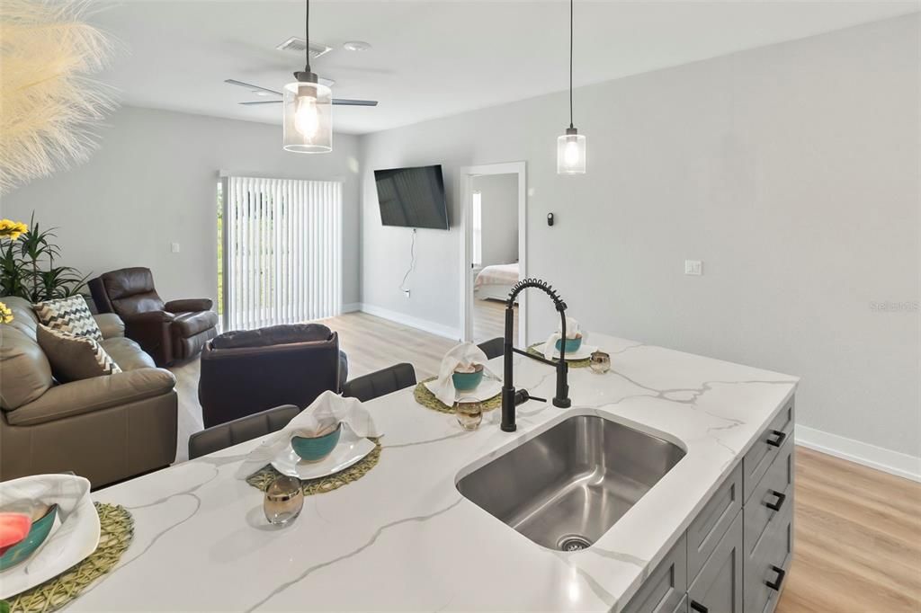 For Rent: $1,550 (6 beds, 4 baths, 1245 Square Feet)