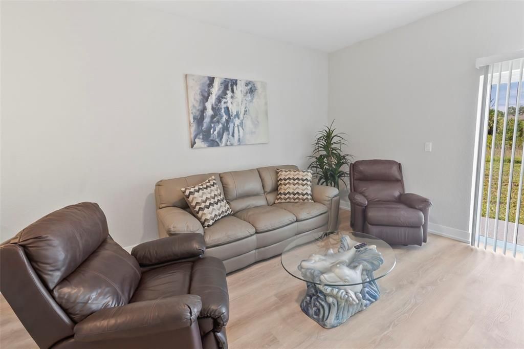 For Rent: $1,550 (6 beds, 4 baths, 1245 Square Feet)