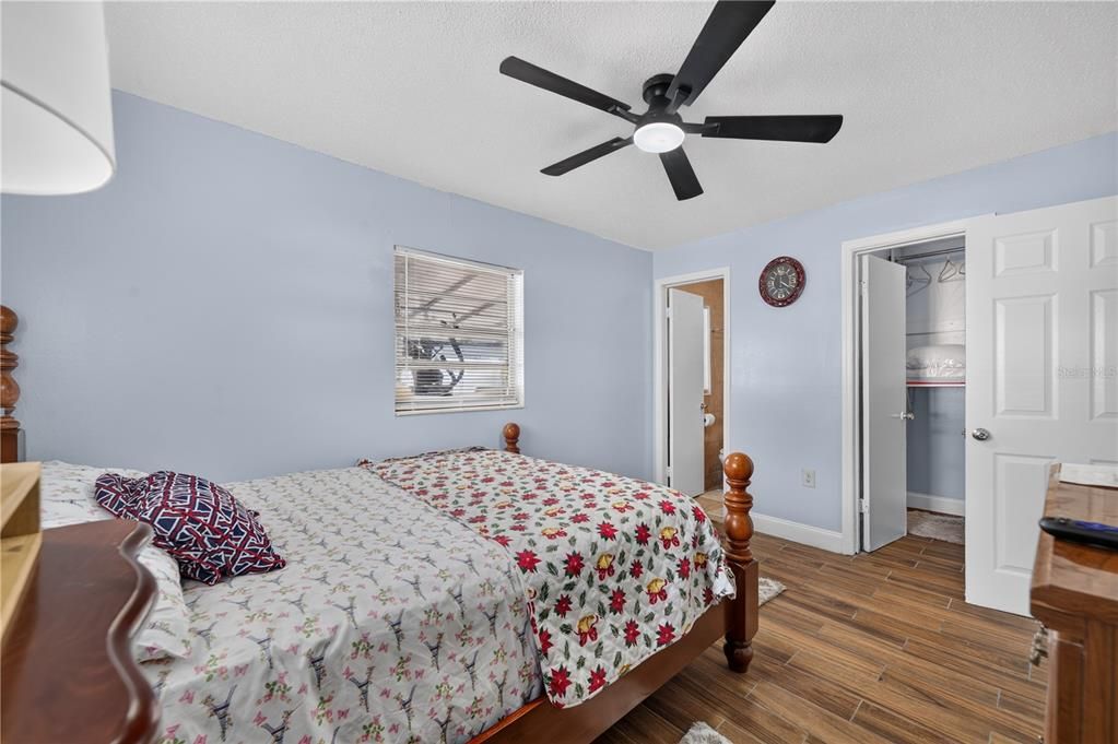 待售: $375,000 (4 贝兹, 2 浴室, 1104 平方英尺)