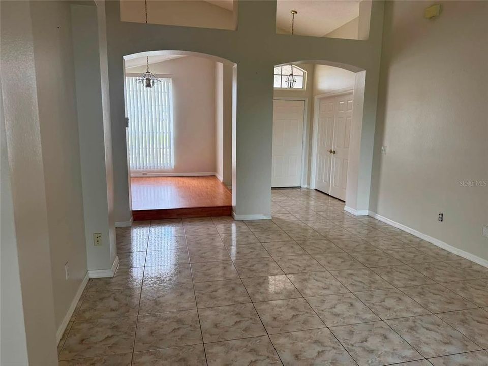 For Rent: $2,500 (3 beds, 2 baths, 1703 Square Feet)