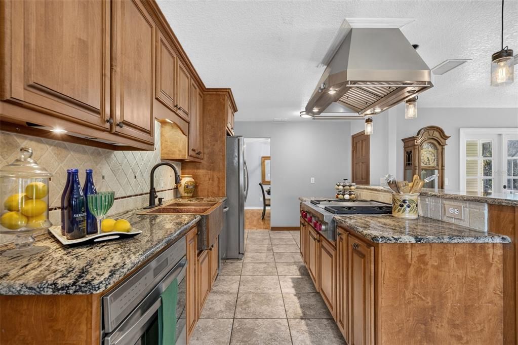 En Venta: $445,000 (3 camas, 3 baños, 2297 Pies cuadrados)