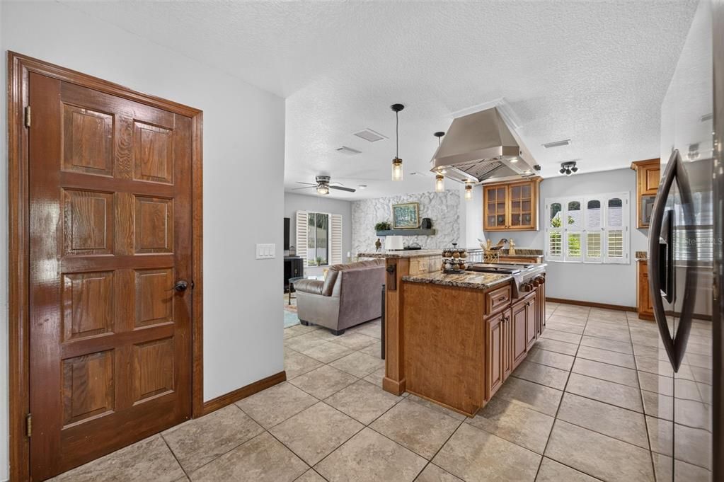 En Venta: $445,000 (3 camas, 3 baños, 2297 Pies cuadrados)