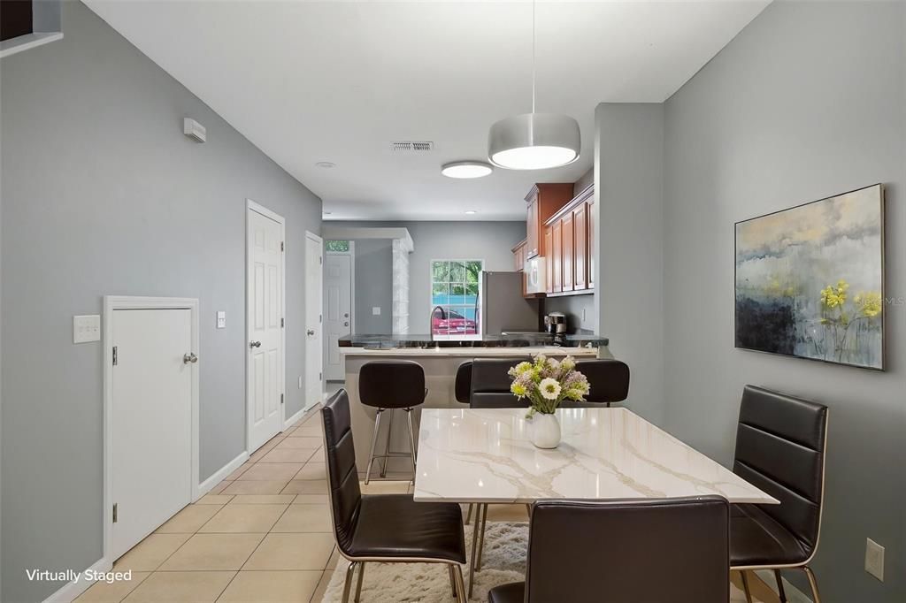 На продажу: $224,999 (2 спален, 2 ванн, 1305 Квадратных фут)