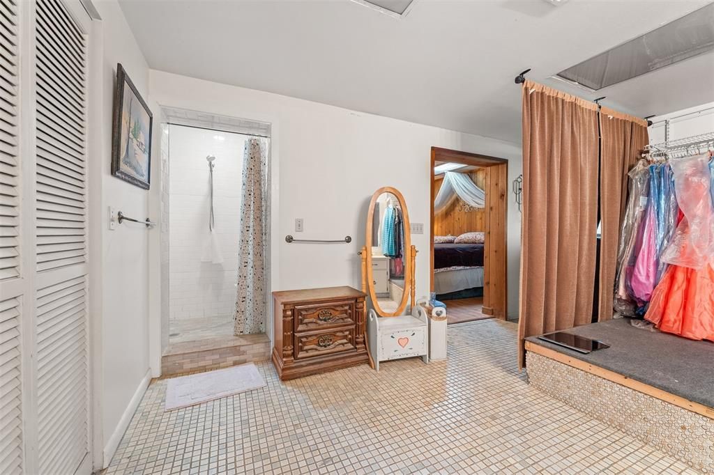 En Venta: $299,900 (3 camas, 2 baños, 2112 Pies cuadrados)