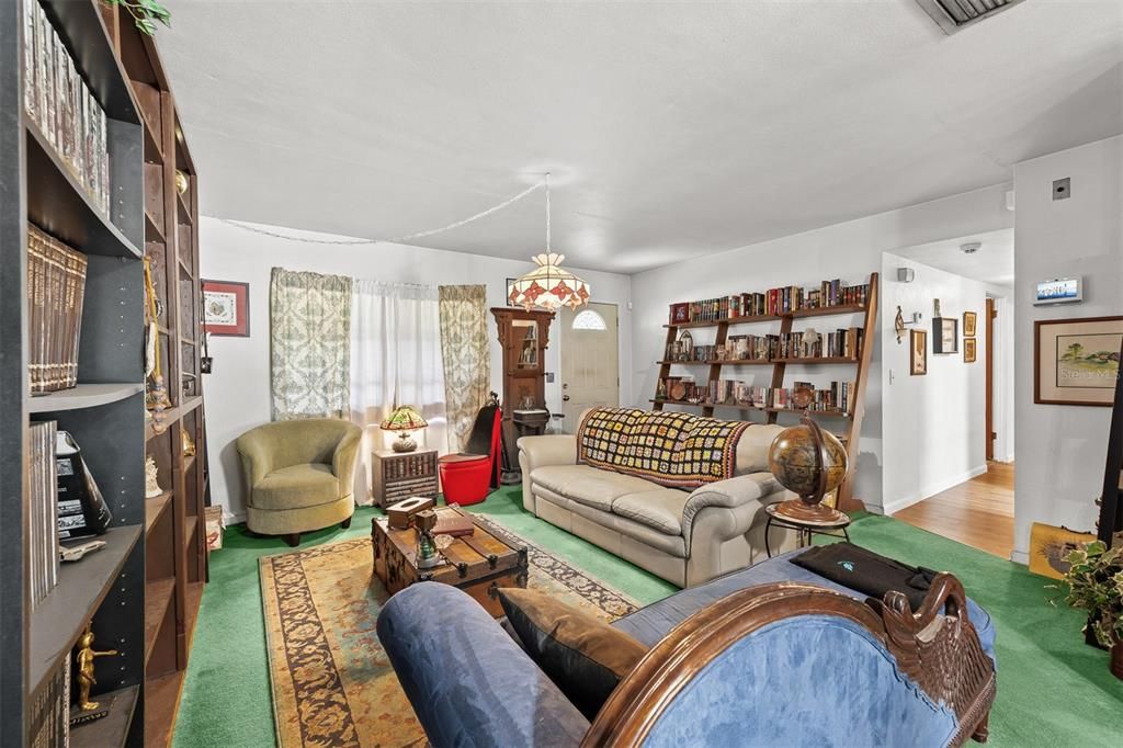En Venta: $299,900 (3 camas, 2 baños, 2112 Pies cuadrados)